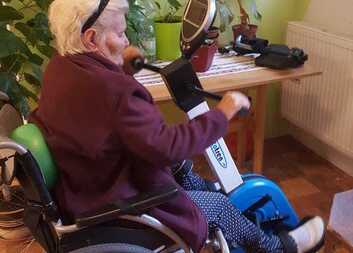 Senioři  berou Prahu oklikou