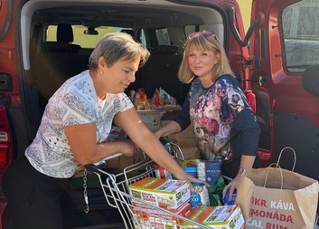 Solidarita v praxi: Oblastní charita Rokycany převzala trvanlivé potraviny od společnosti CRR Mýto